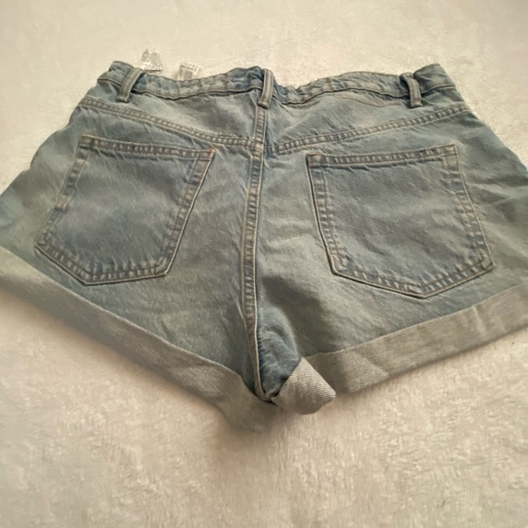 Zara woman’s jeans shorts - Picture 3 of 4
